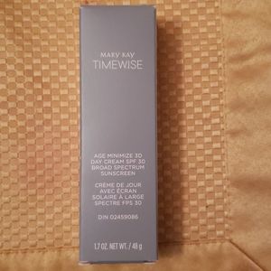 Mary Kay 3D Age Minimizing, Combo/Oily Skin